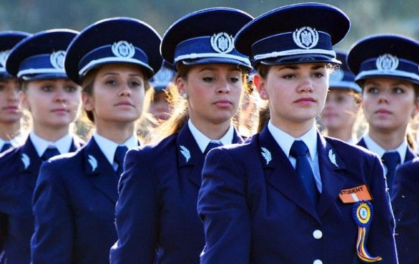 În Dolj, de luni, începe recrutarea tinerilor care doresc să devină ofi?eri sau agen?i de poli?ie