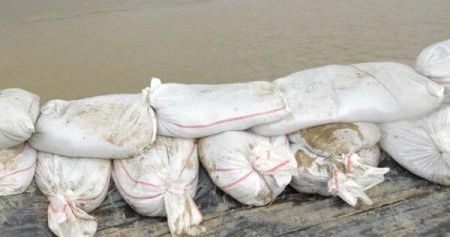 În Dolj sunt pregătiţi peste 1500 de saci cu nisip, pentru ridicarea unor diguri