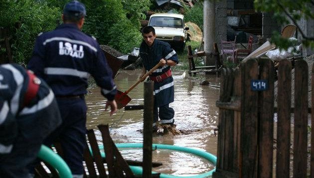 Zeci de localită?i din 12 jude?e afectate de inunda?ii