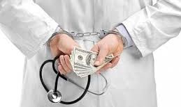 Medici arestaţi în dosarul operaţiilor estetice