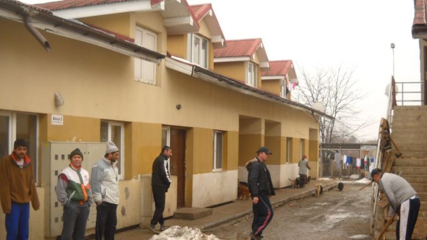 Norvegienii fac locuinţe pentru romii din Baia de Fier şi Polovragi