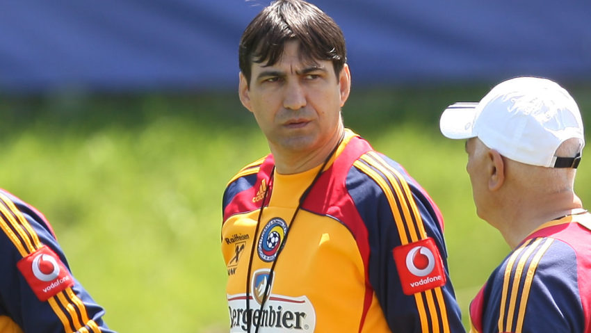 Victor Piţurcă, îngândurat. Află de ce.