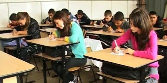 Patru elevi din Dolj au fost eliminaţi astăzi de la ultima probă a examenului de bacalaureat