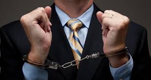 Director în Ministerul Economiei reţinut de procurorii anticorupţie