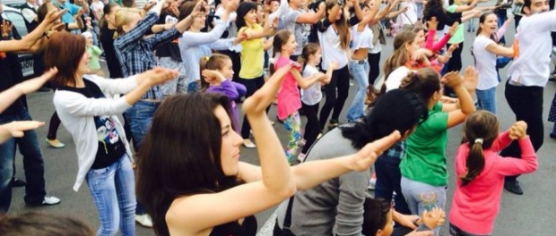 Week-end dansant pe străzile Băniei