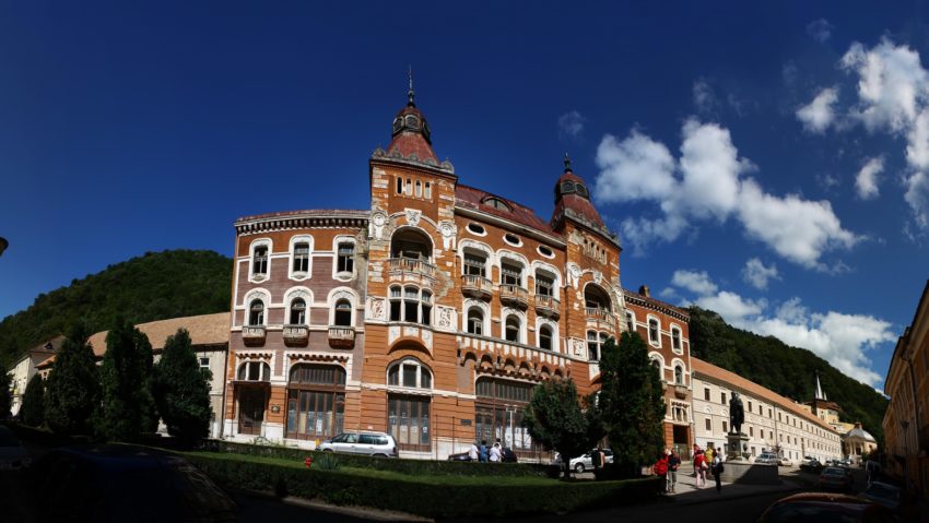 Destina?ia zilei: Băile Herculane, o staţiune plină de istorie şi mister