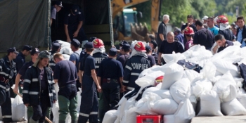 Ajutoare umanitare , la Colone?ti, Olt