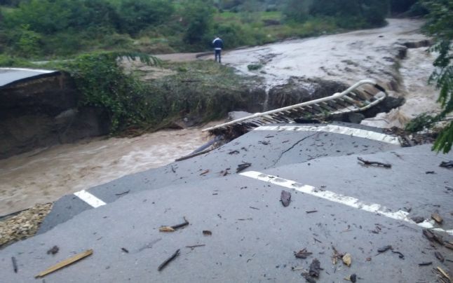 Circulaţie întreruptă în zona Şviniţa