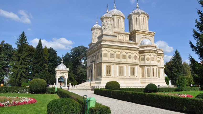 Destina?ia zilei: Curtea de Arge?