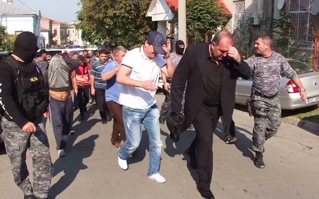 Traficanţii de minore din Caracal, trimişi în judecată