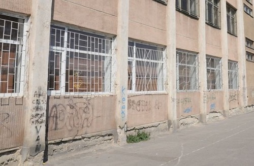 Zeci de ?coli vâlcene fără autoriza?ie