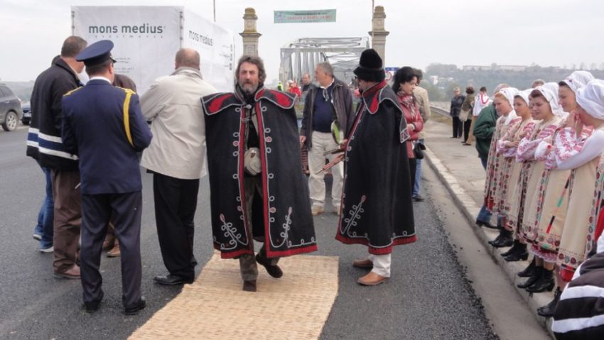 Lume,lume! Hai la glume! Hai la praz si la pastrama!