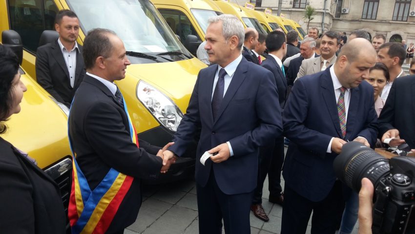 Microbuze pentru elevii doljeni