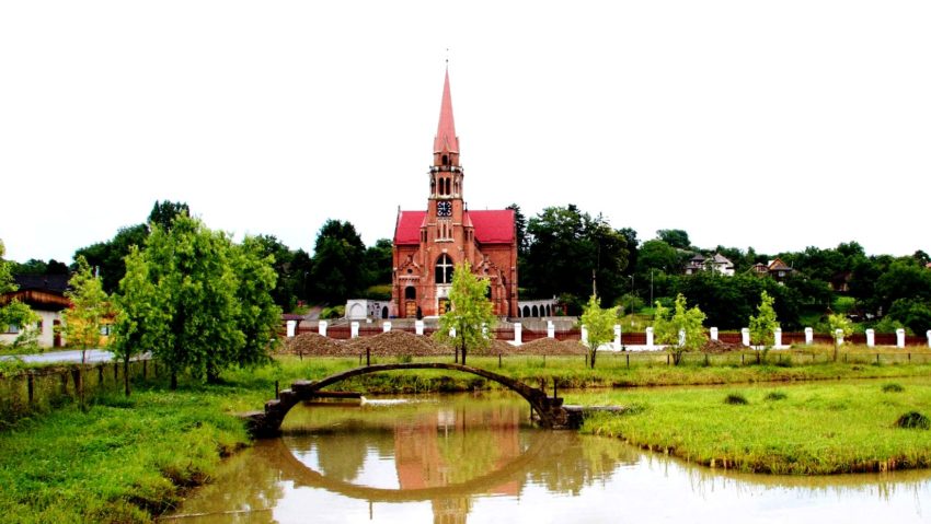 Destina?ia zilei:Cacica ? spaţiul sării şi al culturilor europene, de la poalele Obcinei Mari a Bucovinei