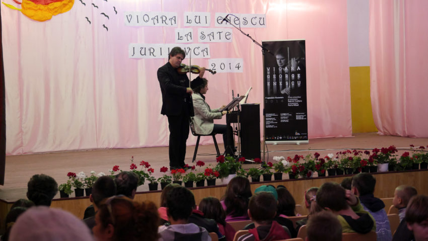 Turneul Vioara lui George Enescu ajunge la Tescani, jud Bacău