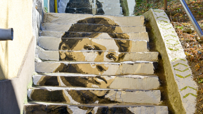 Destinaţia zilei: Scările cu ?personalitate? din Târgu Mureş, minuni ale artei urbane