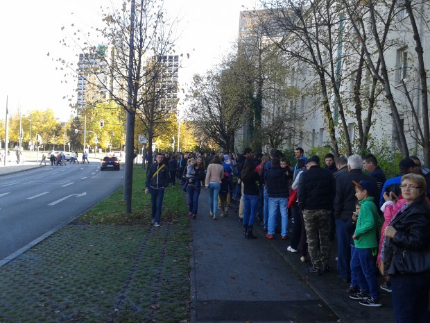 Cozi la sectiile de votare din Italia si Spania