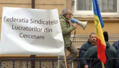 Sindicaliştii din Cercetare-Proiectare pichetează sediul Ministerului Educației