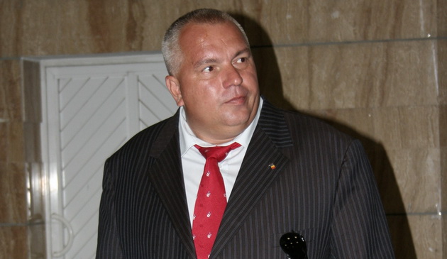 Nicuşor Constantinescu așteptat astăzi în țară