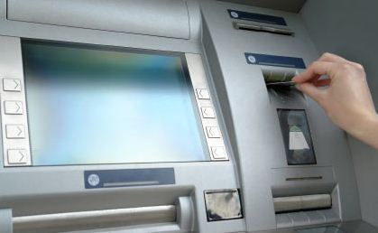 Comisioane bancare foarte mari pentru romani