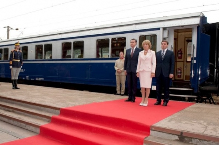 Trenul regal, în călătorie simbolică prin ţară, de Ziua Naţională
