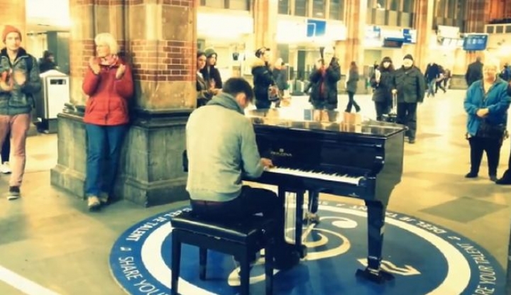 Valentin Astanculesei va canta imnul national la Cotroceni