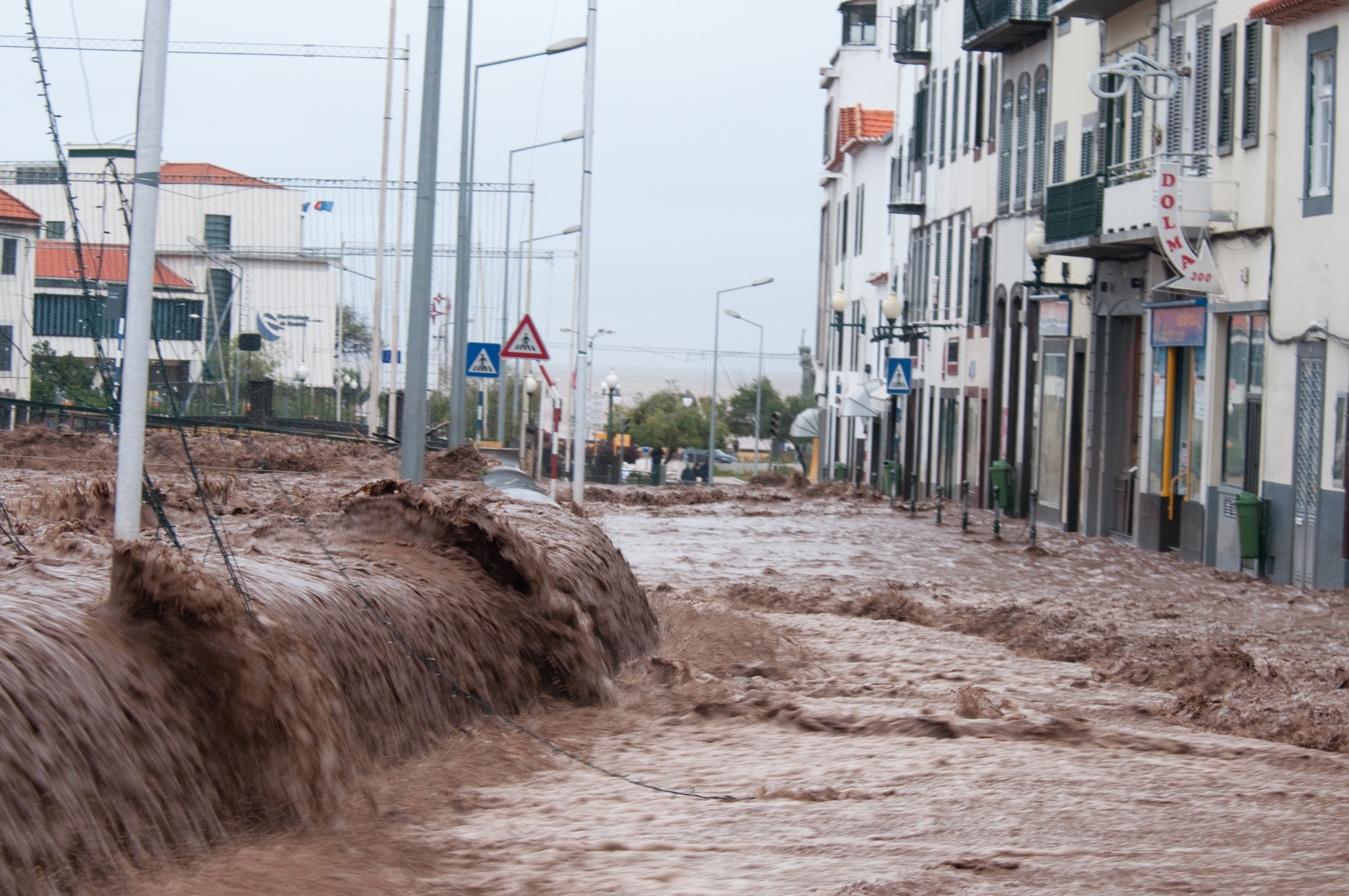 Codul portocaliu de inundatii a fost prelungit