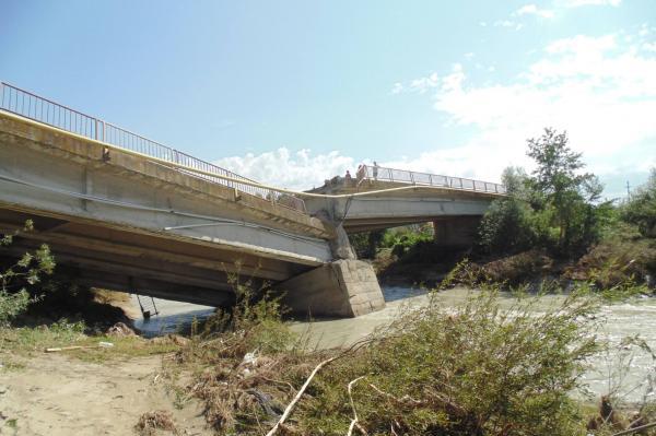 Pod din Albeni redat partial circulatiei