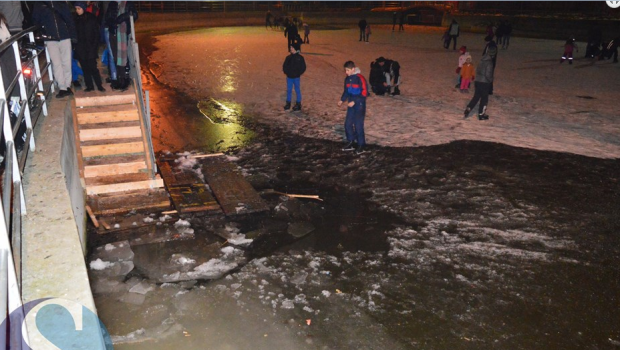 S-a spart gheata la patinoarul din Gherla