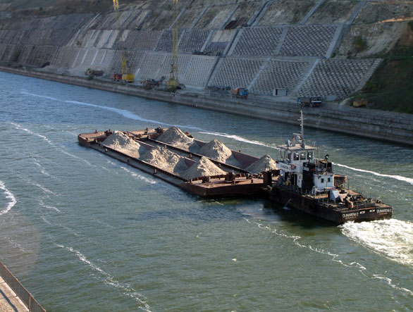 Navigatia fluviala blocata pe Dunare