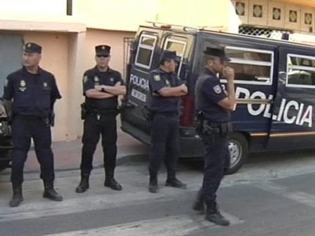 Patru membrii care recrutau pentru Statul Islamic, arestati in Spania