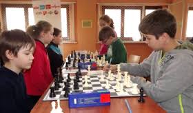 500 de sportivi luptă pentru medalii la Campionatele Nationale de şah pentru juniori