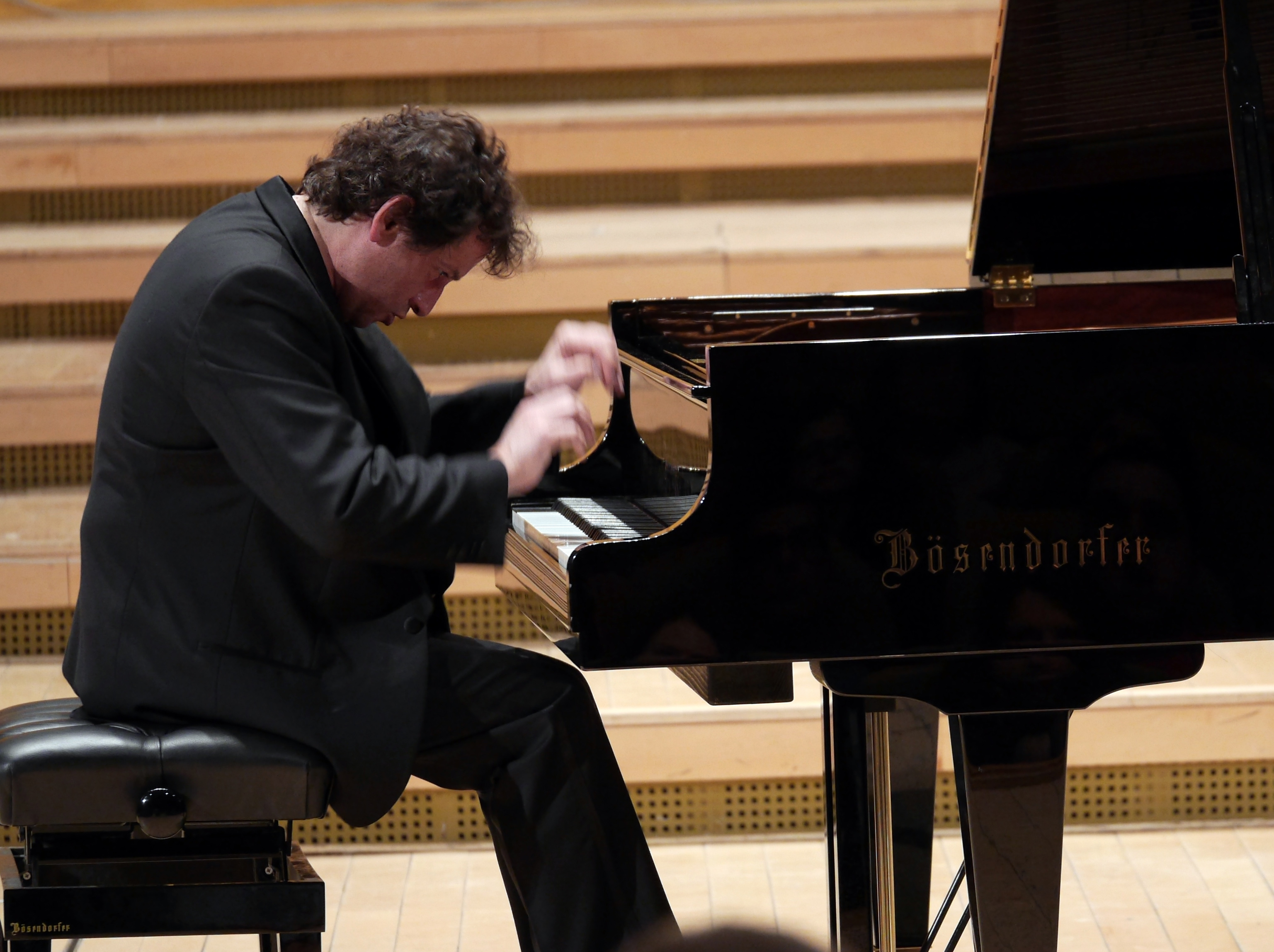 Horia Mihail şi Pianul Călător – romantici în a cincea întâlnire cu publicul din toată ţara