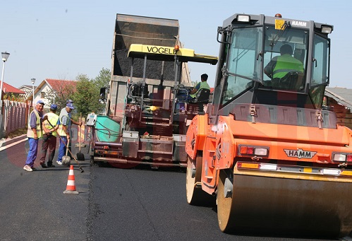 La Targu Jiu, continua asfaltarea strazilor