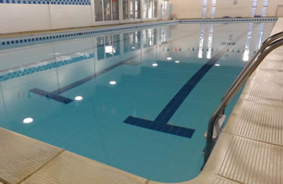 Bazin de inot acoperit, la Ramnicu Valcea