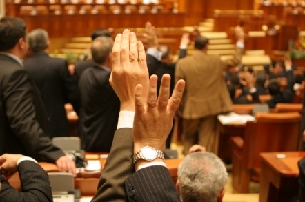 Guvernul vrea sa modifice legea achizitiilor publice