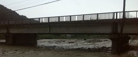 Atentie ! Cade podul