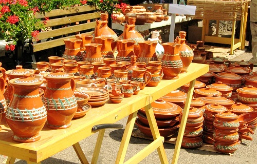 Targul mesterilor populari