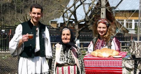 6 MAI -PEDEPSE SIMBOLICE