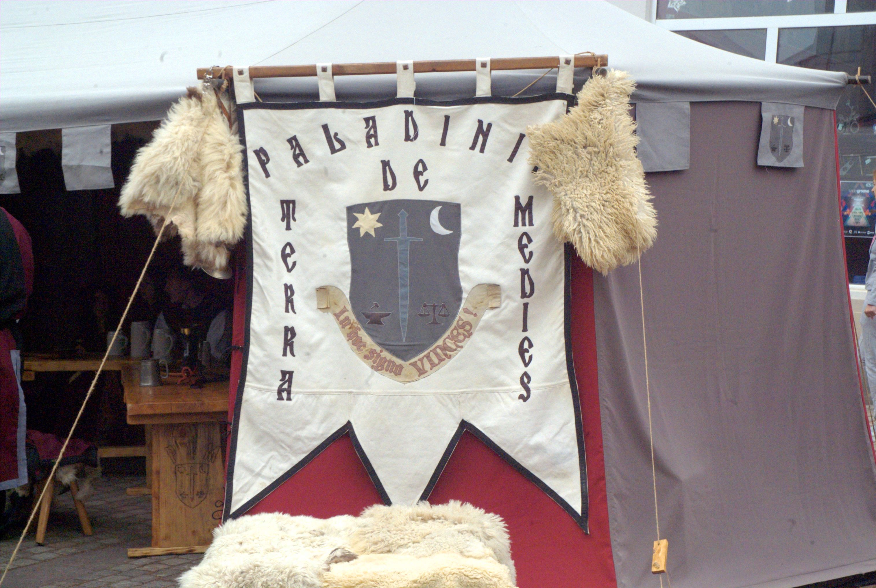 Cavalerii Paladini de Terra Medies, printre Craioveni