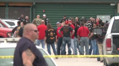 Nouă morţi şi 18 răniţi în Texas!