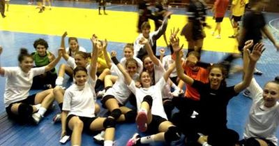 Handbalul feminin juvenil din Valcea a devenit colectionar de medalii