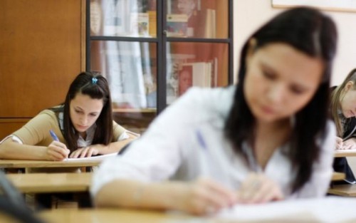 Se incheie inscrierea pentru elevii rromi