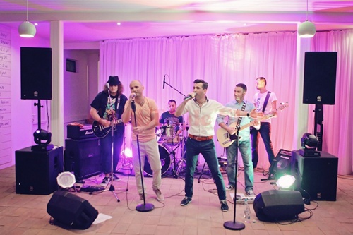 7 Fix canta la 8 si-un pic. Duminica seara, la Radio Oltenia Craiova!