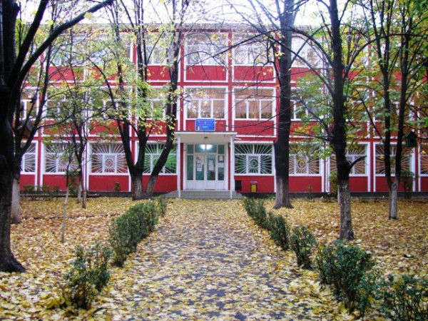 Spații închiriate în școli