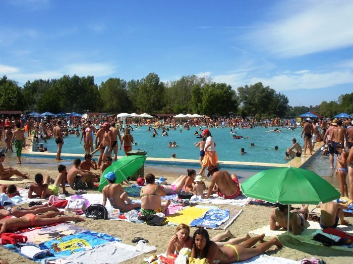 S-a deschis Strandul Ostroveni!