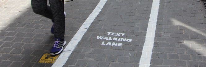 Mergi si scrii mesaje?