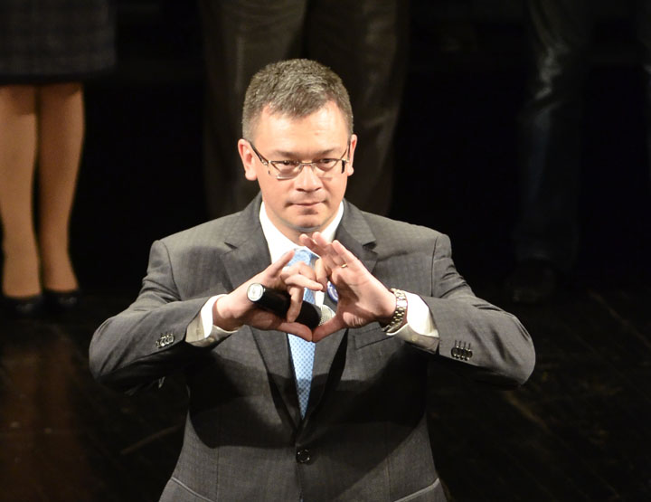 Scena politica se divizeaza