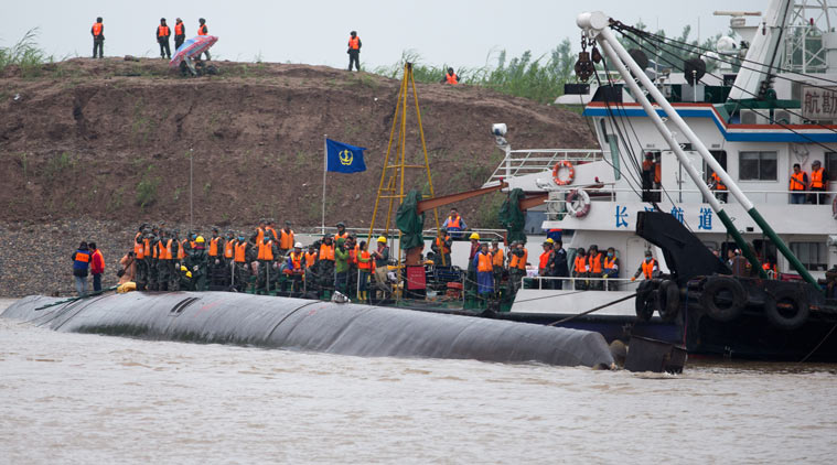 Aproape 400 de morti in urma naufragiului din China