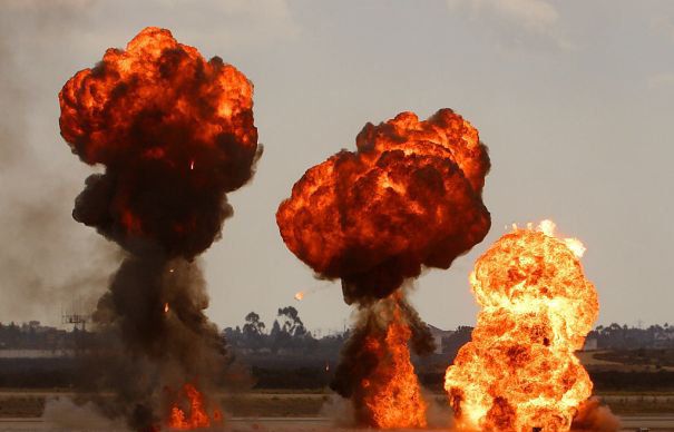 Explozie la o uzina militara